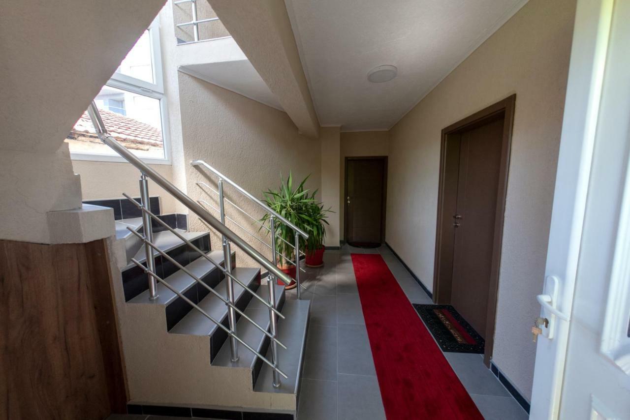 Dionis Rooms & Apartments プリレプ エクステリア 写真