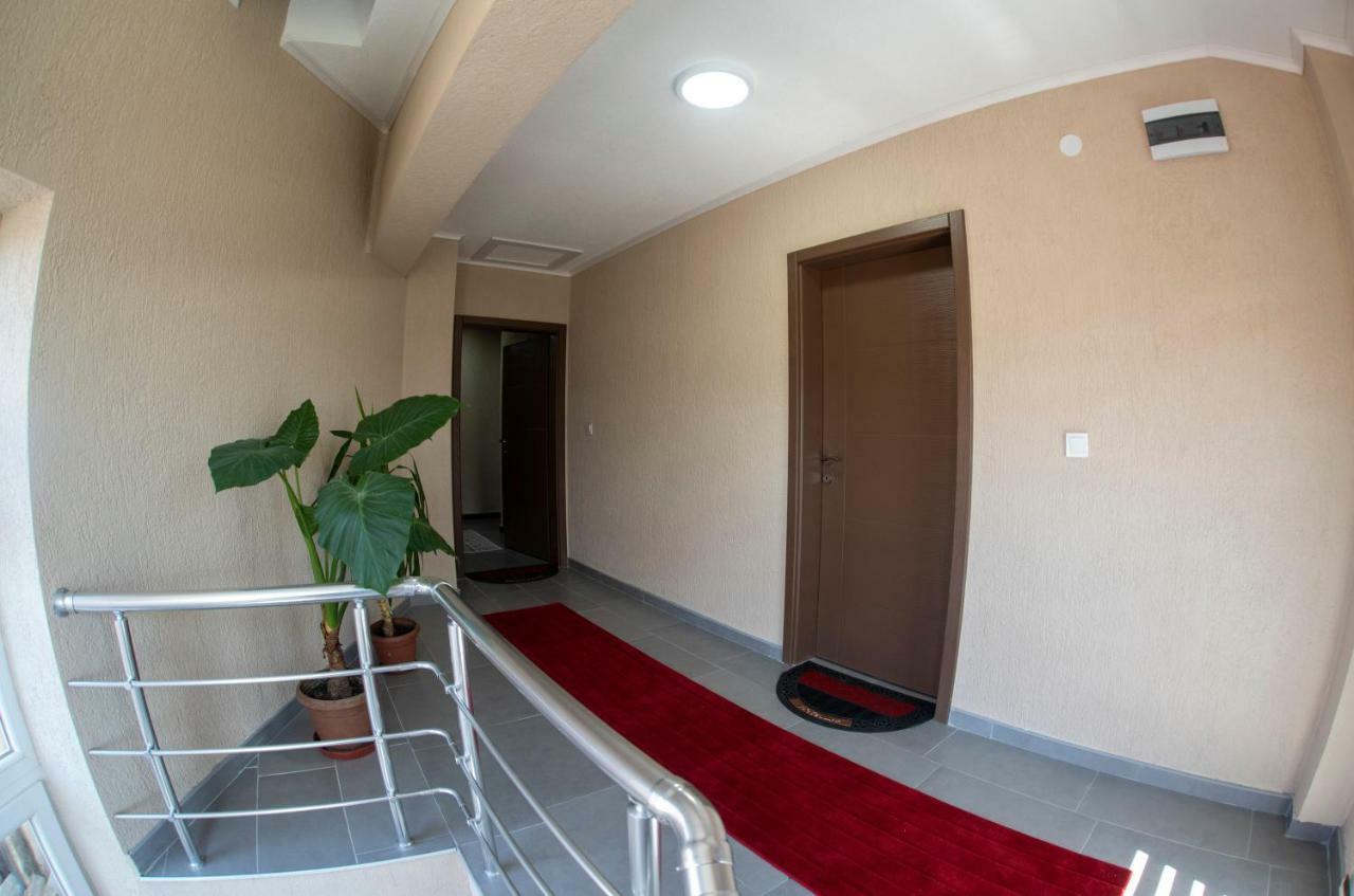 Dionis Rooms & Apartments プリレプ エクステリア 写真