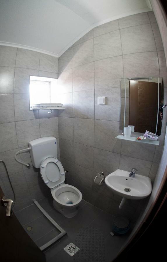 Dionis Rooms & Apartments プリレプ エクステリア 写真