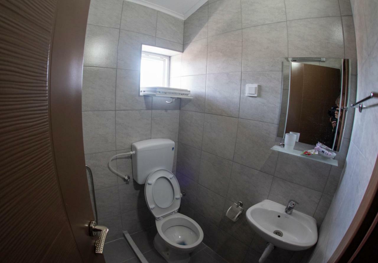 Dionis Rooms & Apartments プリレプ エクステリア 写真