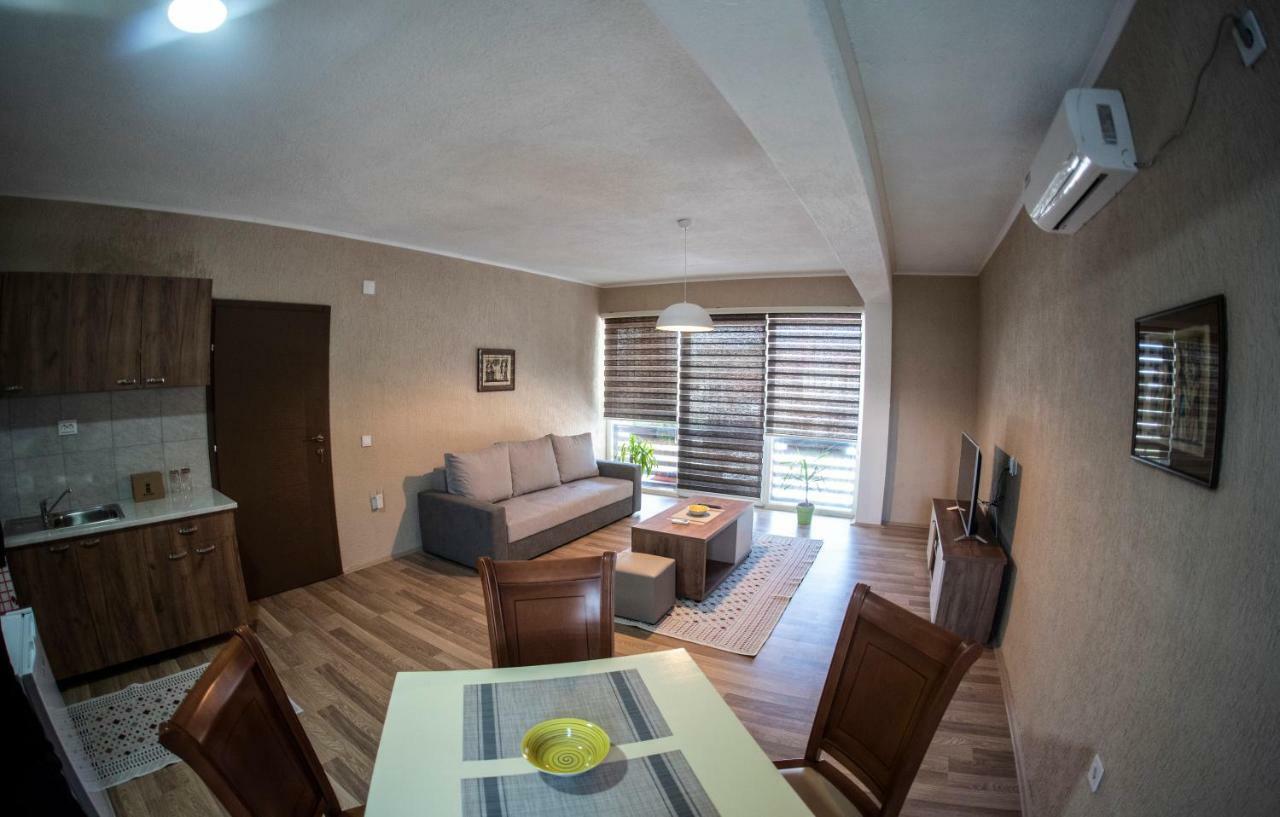Dionis Rooms & Apartments プリレプ エクステリア 写真