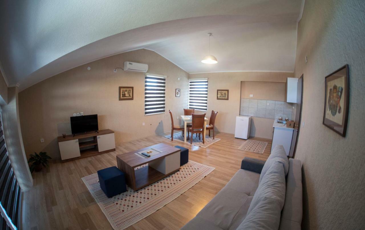 Dionis Rooms & Apartments プリレプ エクステリア 写真