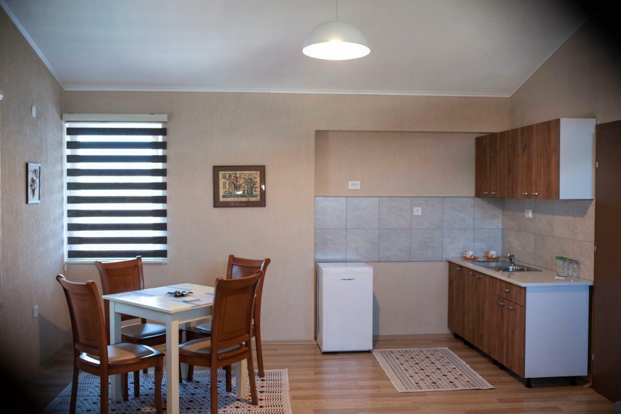 Dionis Rooms & Apartments プリレプ エクステリア 写真