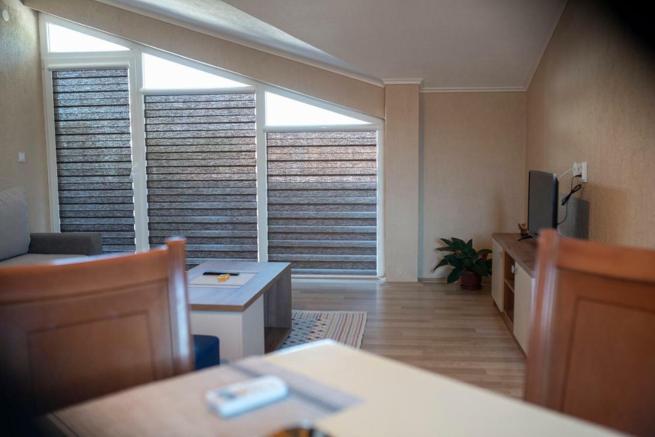 Dionis Rooms & Apartments プリレプ エクステリア 写真