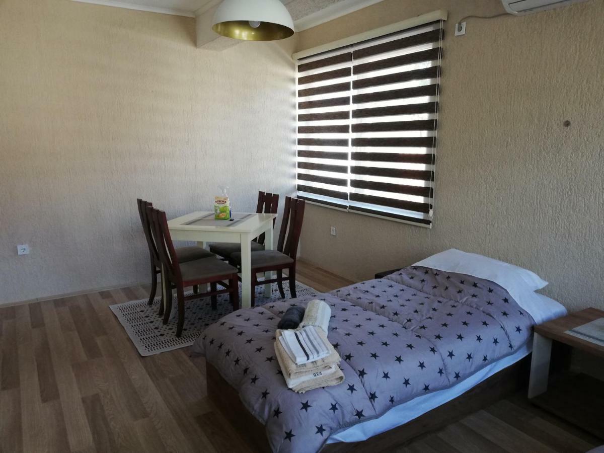 Dionis Rooms & Apartments プリレプ エクステリア 写真